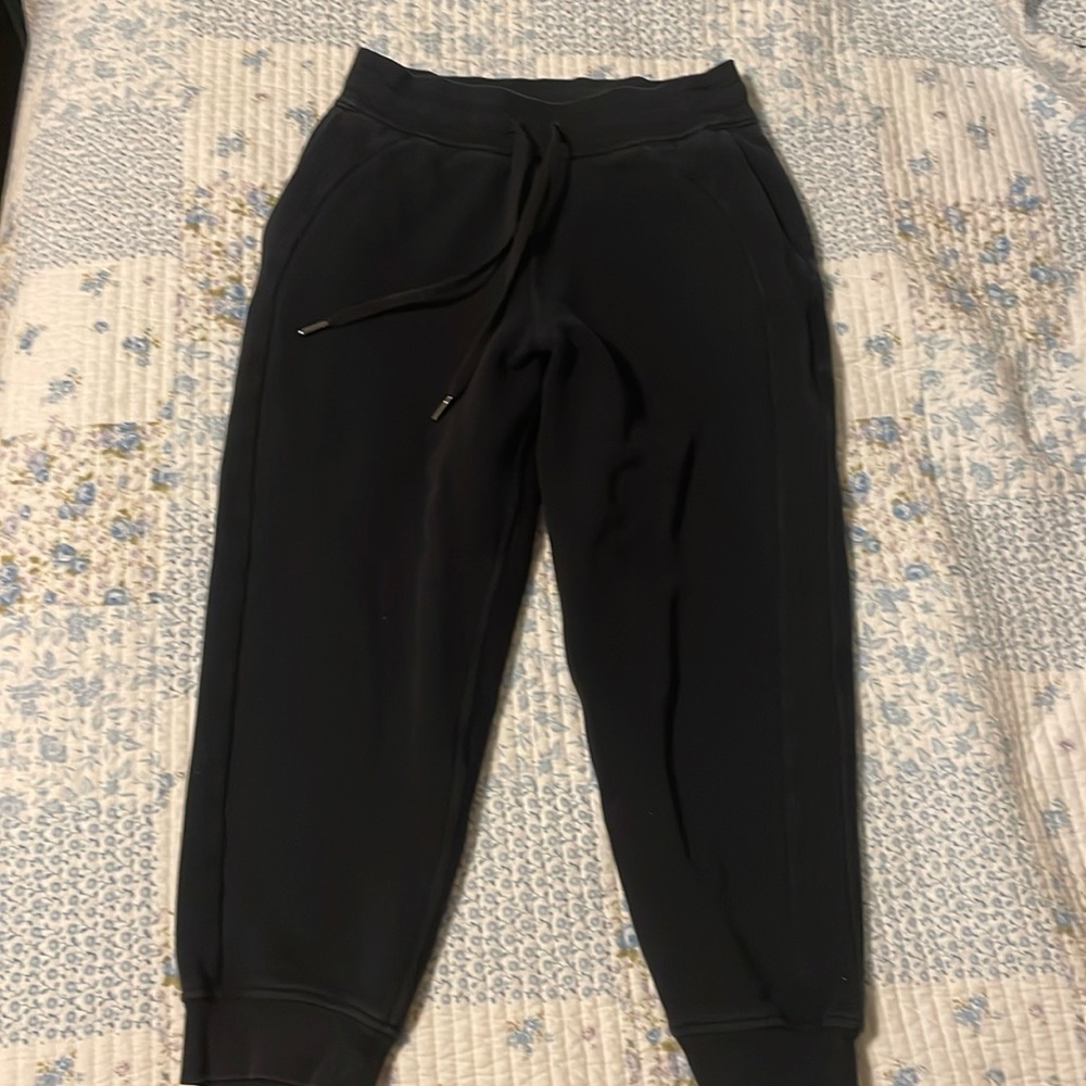 Lululemon Scuba High-Rise Cropped Jogger